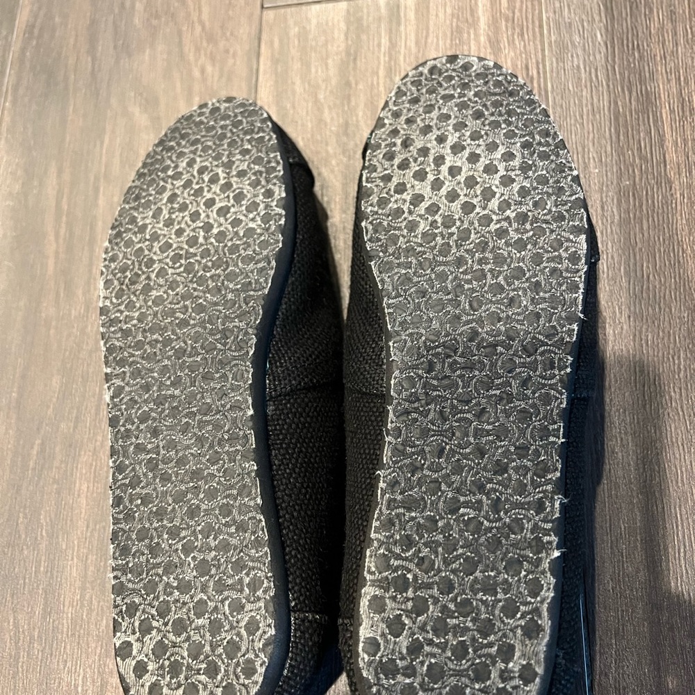 TOMS black burlap classic style slip on shoe SIZE 9